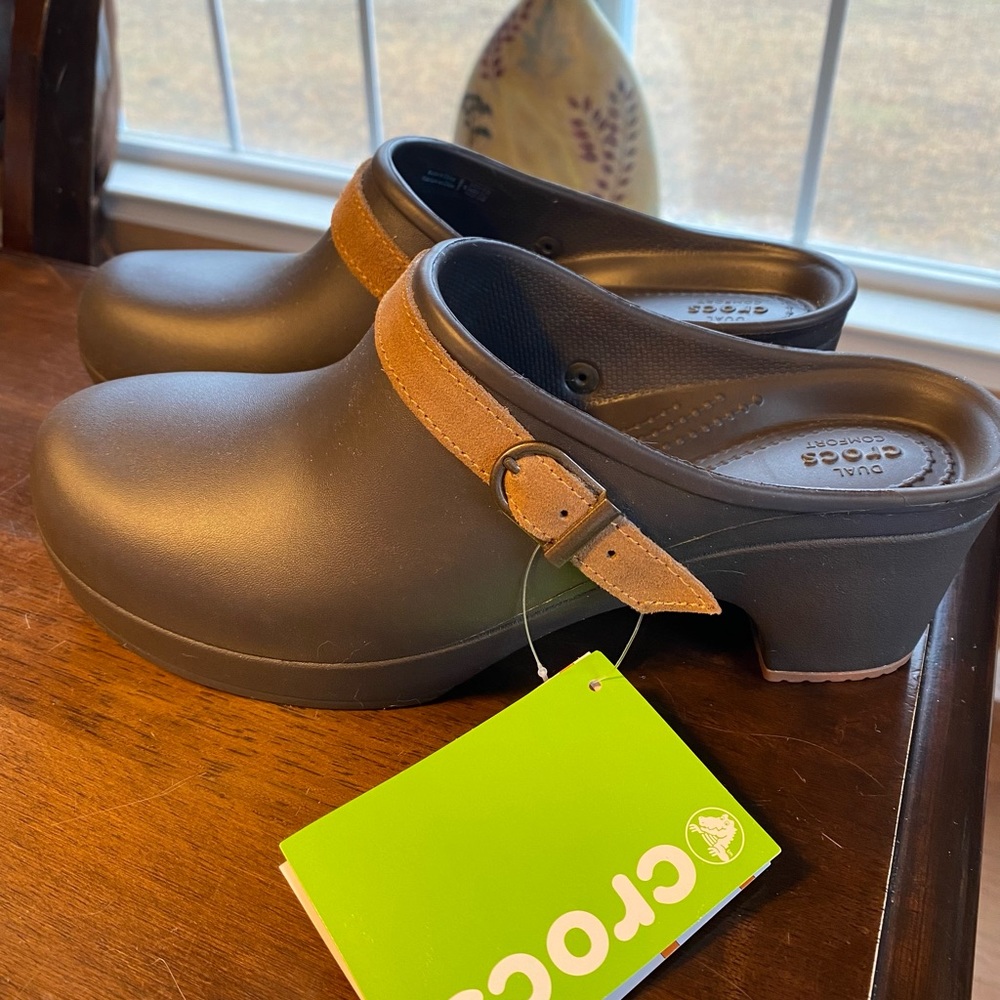 Crocs Sarah Espresso Comfort Clogs Womens 9 NWT